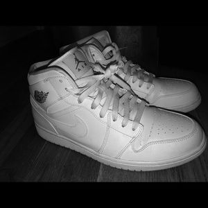 Air Jordan Anniversary 1 Mids